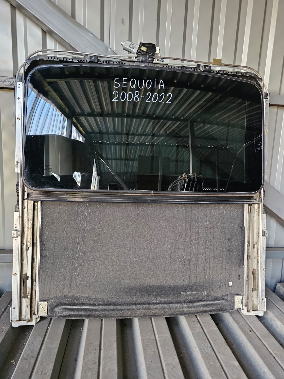 Люк Toyota Sequoia 2008-2022